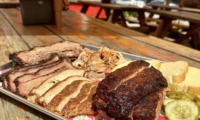 Photo of sampler plate of brisket ribs and chicken at Bain Barbecue