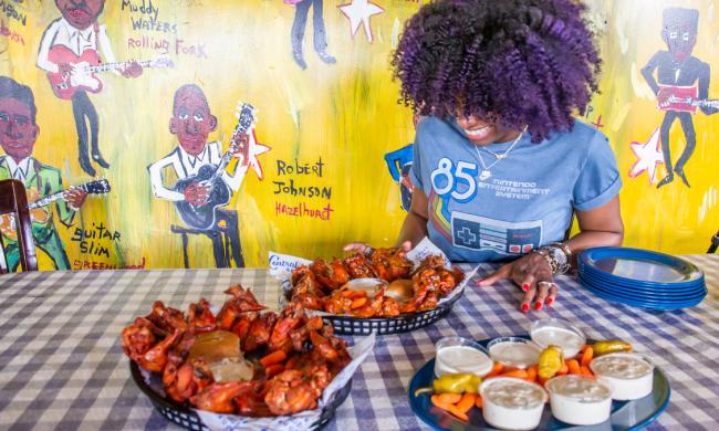 Hot Wings at Central BBQ | Alex Shansky