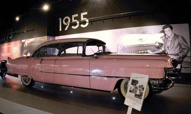 Elvis Presleys Memphis Pink Cadillac / Andrea Zucker