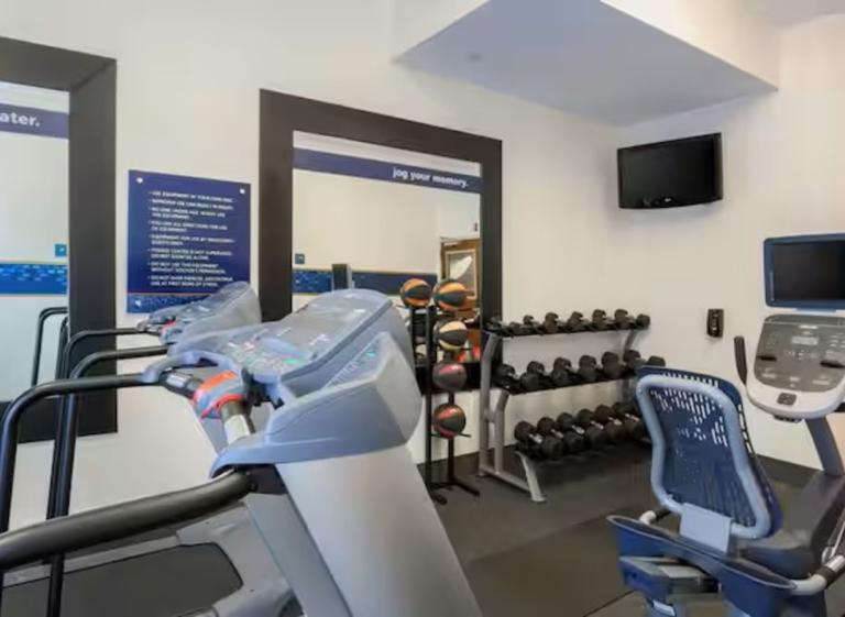 Fitness Center Hampton Inn - Hilton Photo 3