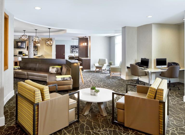Springhill Suites Lobby 2 - Springhill Suites Memphis Downtown Photo 3
