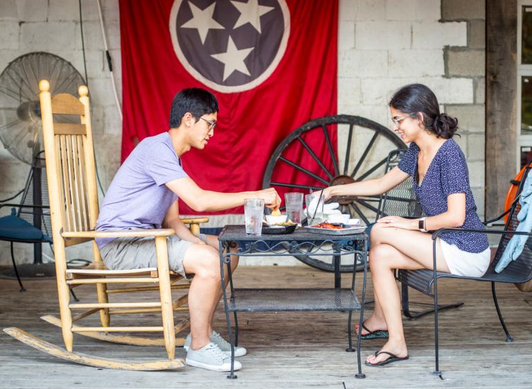 Outdoor dining at Loflin Yard Photo 2