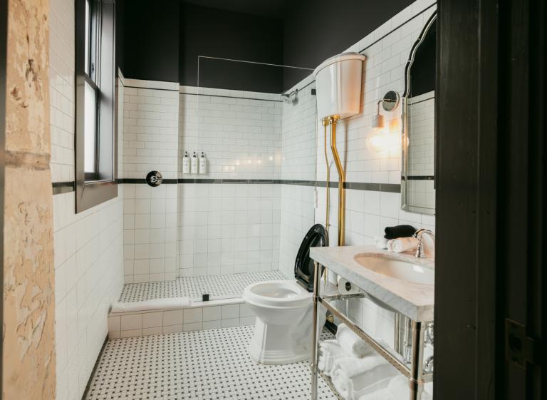 Hotel Pontotoc | Julian Harper Photo 2