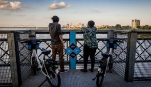 Explore Bike Share Big River Crossing Skyline / Craig Thompson